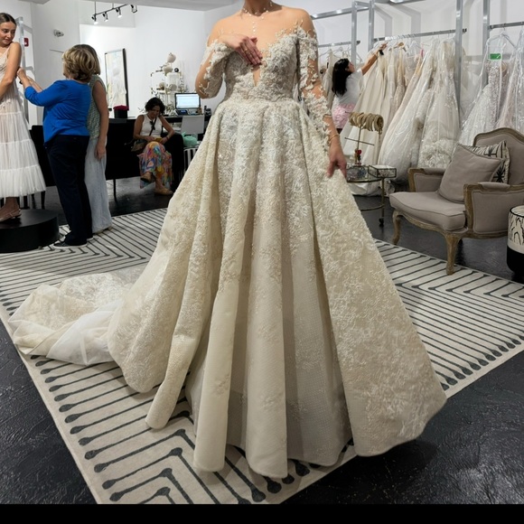 Tony Ward Elegant Lace Wedding Gown